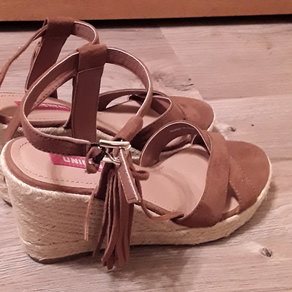 Shoes - Picture 2 of 4